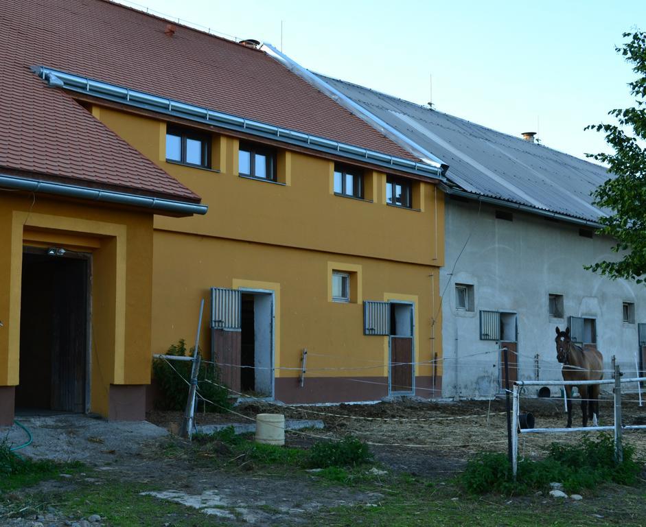 Penzion Eqilon Hotel Mělník Exterior foto